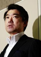 最後の市長業務を終えた橋下徹市長。落選したら恒例の囲み取材も、これが最後！？＝大阪市役所