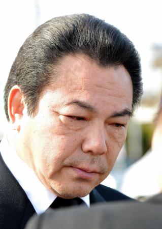 　山本文郎さんとの思い出に涙を流す九重親方