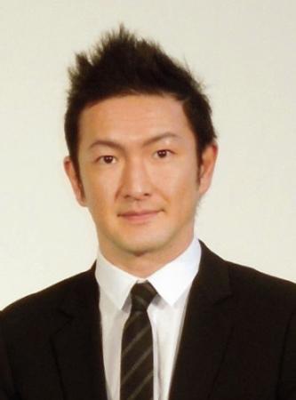 「エアウィーヴ」をＰＲし、夜遊び卒業を宣言した中村獅童＝東京・新宿高島屋