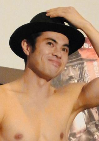 新ネタがスベッた後、なぜかドヤ顔の小島よしお＝東京・シネマート六本木