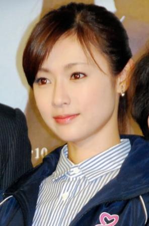 熱愛質問に「今は仕事」と答えた深田恭子＝東京・ＮＨＫ