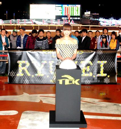 東京シティ競馬のイルミネーション点灯式に出席した芹那