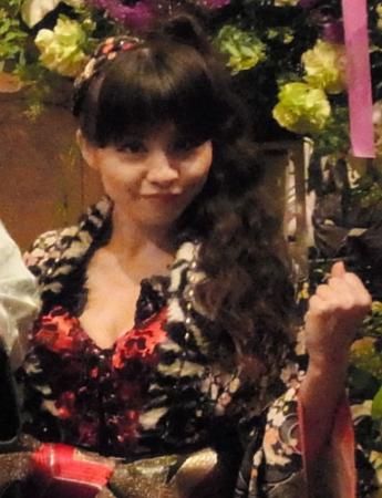 初日公演前に気合が入るｍｉｓｏｎｏ＝東京・天王洲銀河劇場