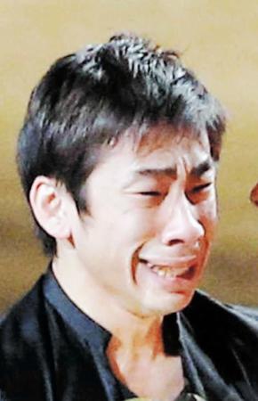 昨年１２月２４日、現役最後の演技を終え、号泣する織田信成