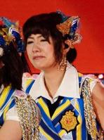 もともと所属していたＡＫＢ４８チームＫ６ｔｈ公演の表題にもなった「ＲＥＳＥＴ」を歌いながら感極まり、涙を流す宮澤佐江＝さいたまスーパーアリーナ