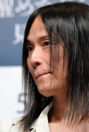 　「醒めながら見る夢」完成披露試写会に登場した辻仁成＝新宿明治安田生命ホール（撮影・田村亮介）