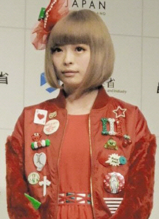 サルコジ前大統領の息子と対面したきゃりーぱみゅぱみゅ