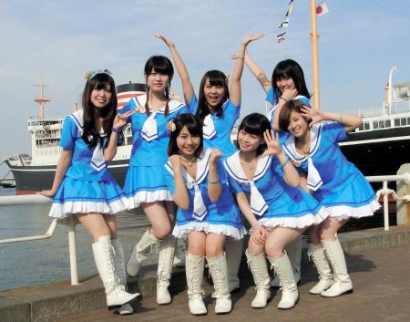 海をバックに若さはじけるＫＯＢｅｒｒｉｅＳ