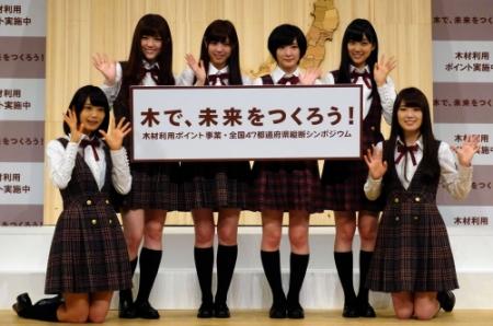 乃木坂４６の（左から）深川麻衣、松村沙友理、西野七瀬、生駒里奈、堀未央奈、高山一実＝東京・霞ヶ関のイイノホール