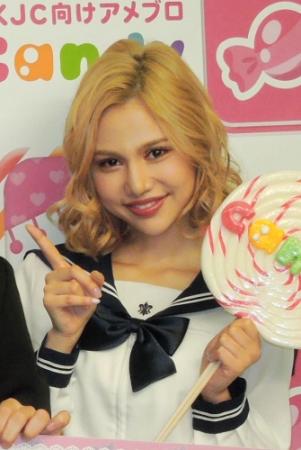 ザックに槙野の選出をお願いした水沢アリー＝東京・渋谷のアメーバスタジオ