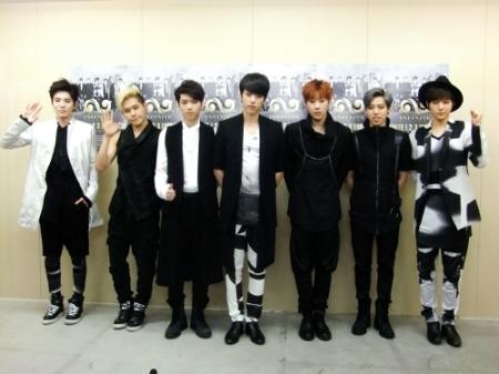 シングル発売記念イベントを行ったＩＮＦＩＮＴＥ＝ダイバーシティ東京