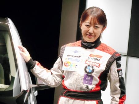 ル・マン２４時間レース」への参戦を発表した井原慶子＝東京・丸の内のＢＭＷグループスタジオ