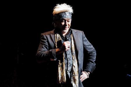 　神妙な面持ちでＡＳＫＡ容疑者にメッセージを送った玉置浩二＝千葉県・松戸