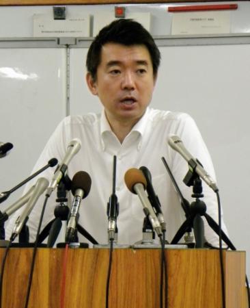 日本維新の会の分党について説明する橋下徹共同代表＝大阪市役所