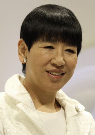 テレビ番組で後輩の小原正子の結婚を祝福した和田アキ子