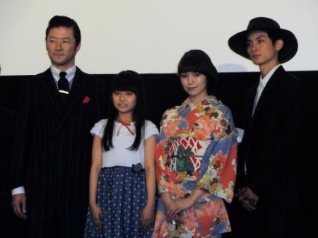 舞台あいさつに登場した（左から）浅野忠信、山田望叶、二階堂ふみ、高良健吾＝東京・新宿