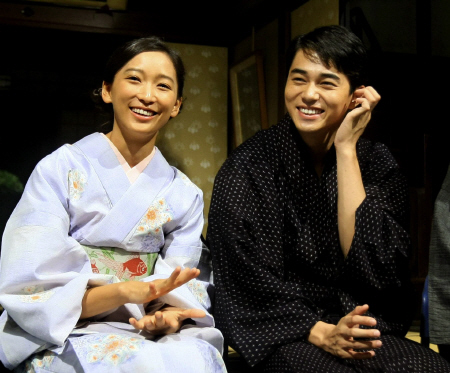 　「週刊女性」で半同せい中と報じられた杏（左）と東出昌大