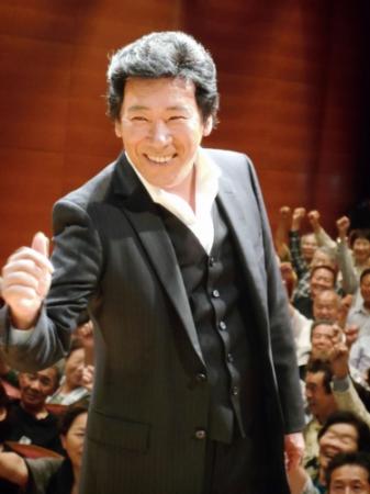 新曲「最後の恋人」の発表会を行った池田一男＝都内