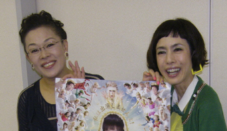 公演を再開する劇団「ワハハ本舗」の柴田理恵（左）と久本雅美