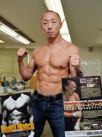 　引退後も武田幸三の筋肉美は健在＝東京・木場のデイリースポーツ（撮影・佐々木彰尚）