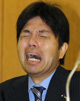 政務活動費会見で号泣する野々村竜太郎兵庫県議