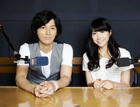 　藤木直人（左）とアシスタントの伊藤友里