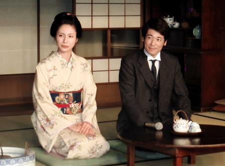 　ＮＨＫ総合の主演ドラマ「芙蓉の人～富士山頂の妻～」の制作発表に出席した松下奈緒（左）