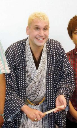 　ワールドツアーを行う桂三輝＝東京・新宿の吉本興業東京本部