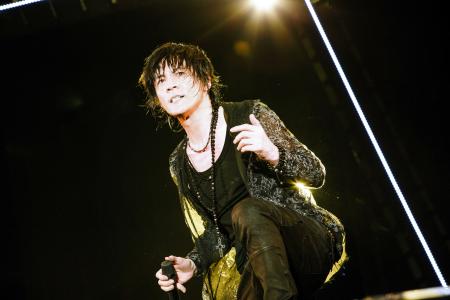 　ツアーファイナルで熱いステージを繰り広げた氷室京介＝横浜スタジアム