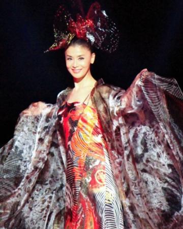 桂由美氏のブライダルファッションショーでモデルを務めた大地真央＝ＮＨＫ大阪ホール