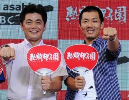 将来は母校で野球部の監督をしたいと夢を語ったトータルテンボス藤田憲右（右）。左は工藤公康氏