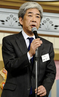 記者会見で元タレント島田紳助さんの復帰を希望する考えを明らかにした吉本興業の大崎洋社長＝４日、大阪市内のホテル