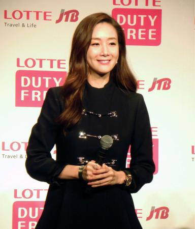 　ロッテ免税店関西国際空港店の広報大使に任命されたチェ・ジウ＝大阪府内