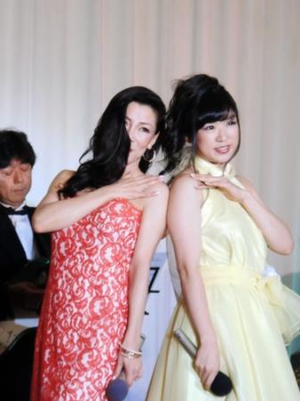 デビューシングル発表イベントを行ったＤＮＡのＳａｎａｅ（左）とＲｅｉｋａ＝東京・東武ホテル　レバント東京