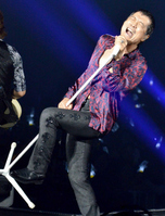 　熱唱する矢沢永吉＝さいたまスーパーアリーナ（撮影・田村亮介）