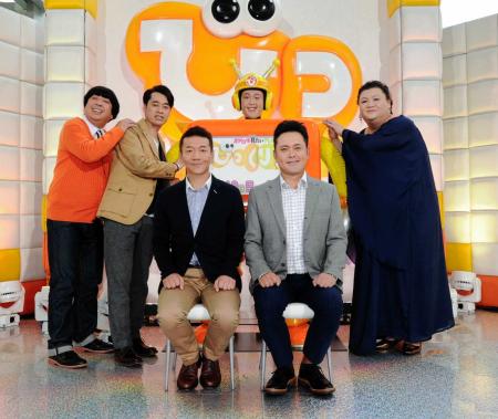 　番組会見に登場したくりぃむしちゅーの（前列左から）上田晋也と有田哲平、（後列左から）バナナマンの日村勇紀と設楽統、マツコ・デラックス＝テレビ朝日