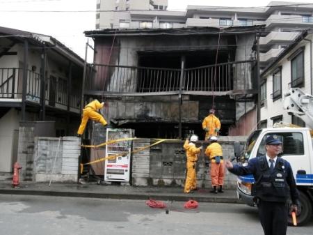 全焼し、骨組みもあらわとなったビッグダディこと林下清志の自宅＝岩手・盛岡市内