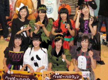 ハロウィンの仮装でライブを行った私立恵比寿中学＝東京・品川