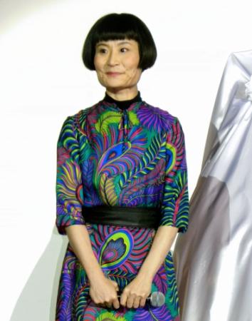 向井理とのＷ主演映画「小野寺の弟・小野寺の姉」の舞台あいさつに登場した片桐はいり＝大阪市北区の大阪ステーションシティシネマ