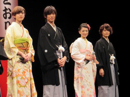 　（左から）山崎紘菜、福士蒼汰、優希美青、神木隆之介