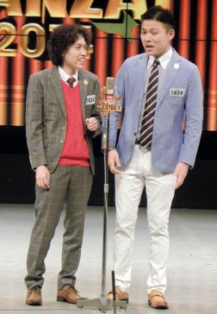 「ＴＨＥ　ＭＡＮＺＡＩ　２０１４」決勝進出を決めた学天即の四条和也（左）と奥田修二＝大阪市中央区のなんばグランド花月