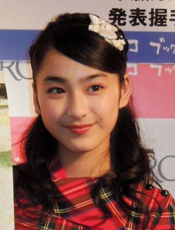 姉・平愛梨によく似た太い眉、大きな瞳が印象的な平祐奈