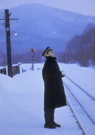 映画「鉄道員」の１シーン＝１９９９年「鉄道員」（Ｃ）「鉄道員（ぽっぽや）」製作委員会　