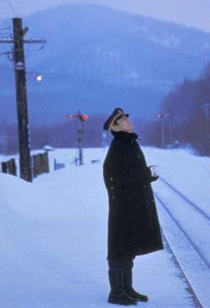 映画「鉄道員」の１シーン＝１９９９年「鉄道員」（Ｃ）「鉄道員」製作委員会　