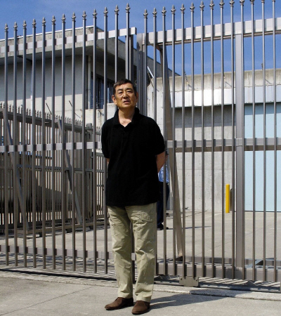 「あなたへ」の劇中でも使用した富山刑務所を訪れた高倉健さん＝２０１２年