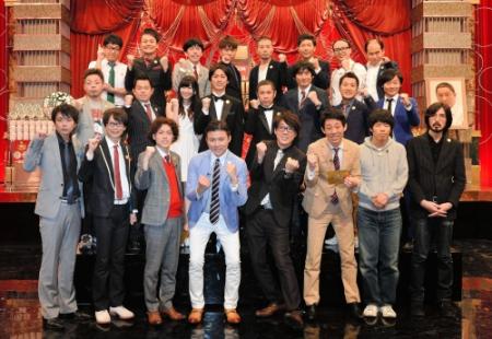 「ＴＨＥ　ＭＡＮＺＡＩ２０１４」の決勝進出者会見に登場した（下段左から）磁石、学天即、囲碁将棋、馬鹿よ貴方は。（中段左から）ダイアン、指原莉乃、ナインティナイン、博多大吉、和牛。（上段左から）エレファントジョン、２丁拳銃、アキナ、トレンディエンジェル＝東京・台場のフジテレビ（撮影・佐々木彰尚）