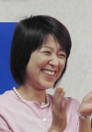 寝たきりの母の介護に従事していることを明かした新田恵利