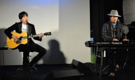 クリスマスライブを行ったスキマスイッチ