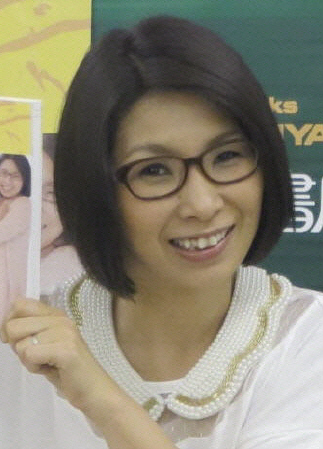 お笑いコンビ、クワバタオハラのくわばたりえ