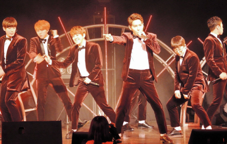 日本デビュー曲を披露するＢｌｏｃｋ　Ｂ＝東京・品川